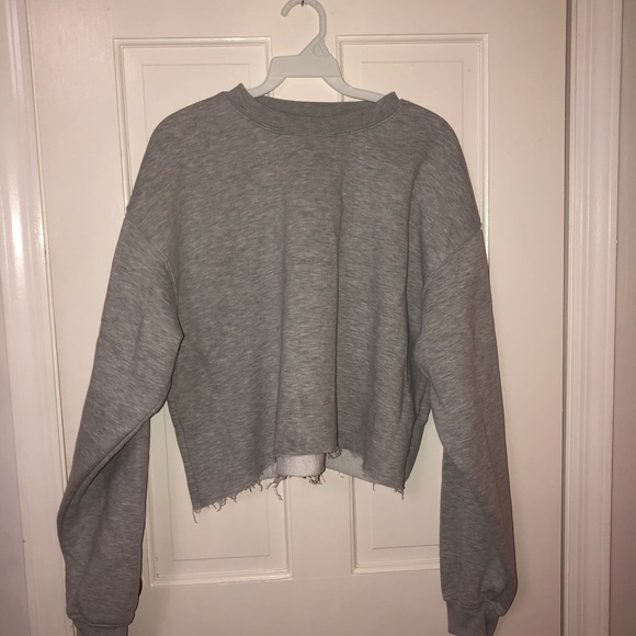 THRIFTED GREY CROPPED SWEATSHIRT - Picture 2 of 3